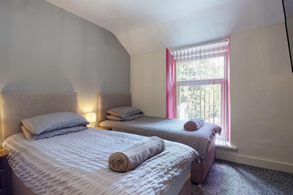 Neat Retreat Graig Pontypridd Villa Buitenkant foto